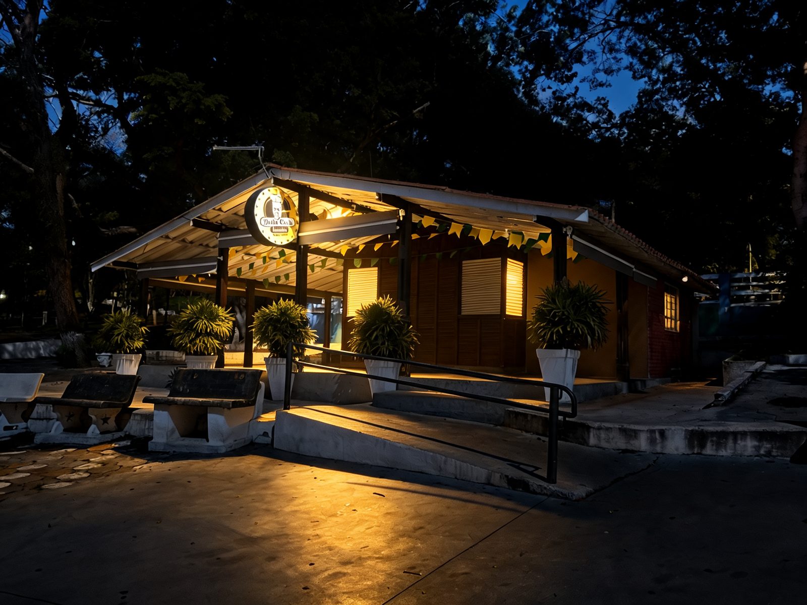 Fachada da Dona Coca Lanches à noite, em Presidente Bernardes, SP